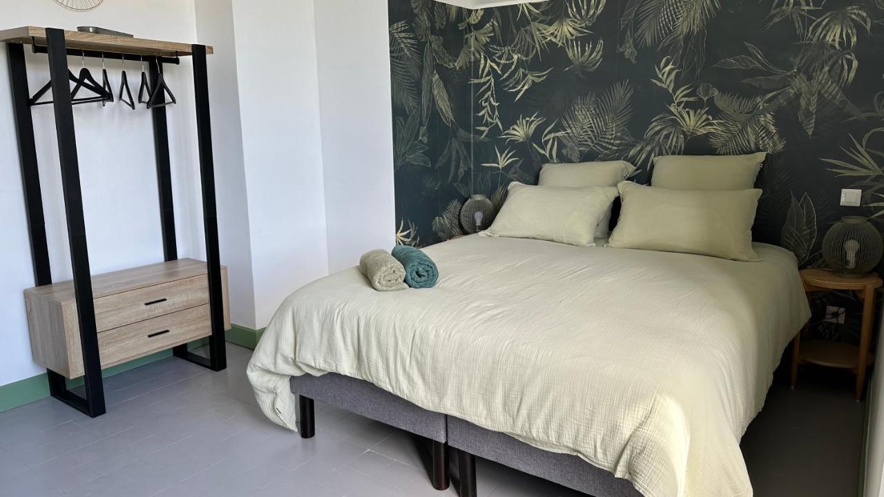 Chambre Tropicale Au Domaine De L'Aven Villeneuve-Minervois ภายนอก รูปภาพ